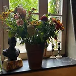 édouard Garden Café Guest