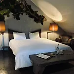 فندق مبيت وإفطار Edouard Garden Cafe Guest 3*