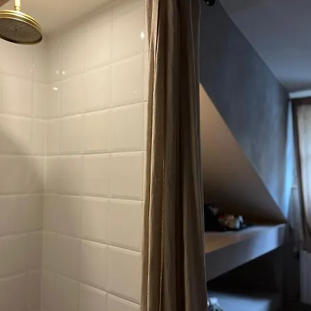 Edouard Garden Cafe Guest ベッド・アンド・ブレックファスト デュルビュイ