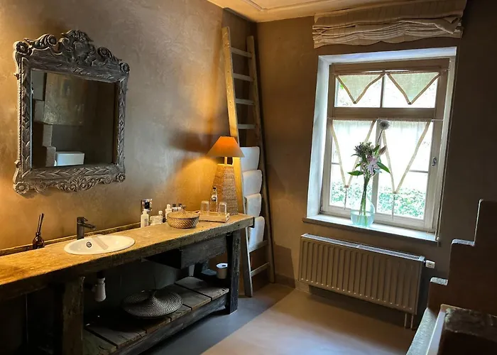 édouard Garden Café Guest